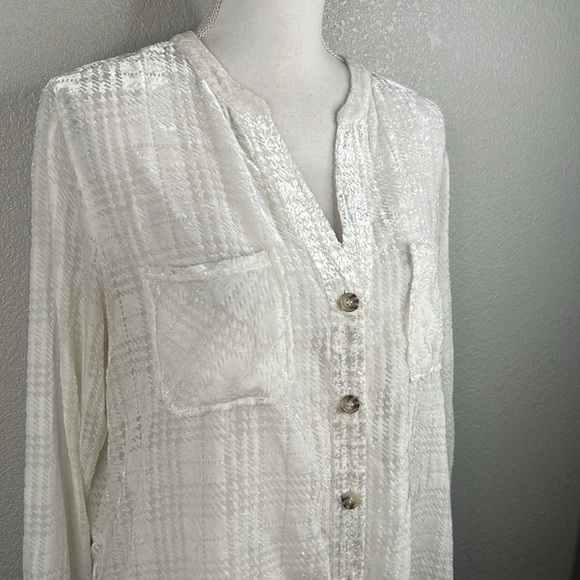 Democracy White Crushed Velvet Button Down Classic Long Sleeve Top Size Large - Picture 2 of 6